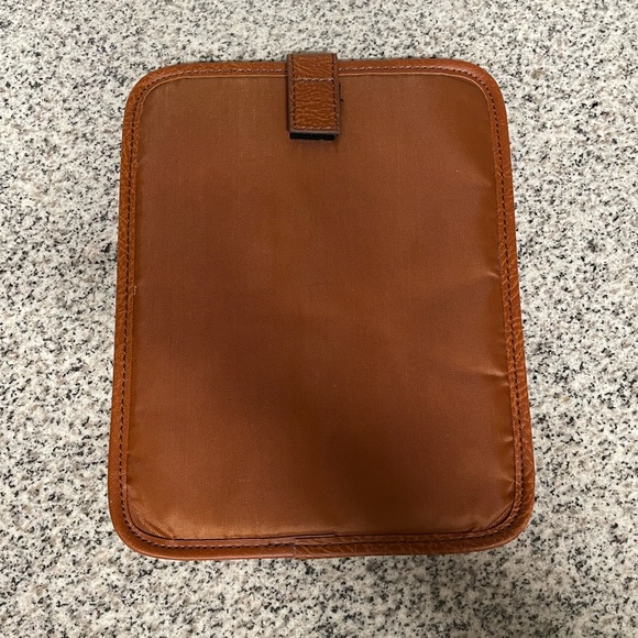 EUC Generic lightly padded iPad cover w/velcro closure tab‼️ iPad not included‼️ - Picture 3 of 14